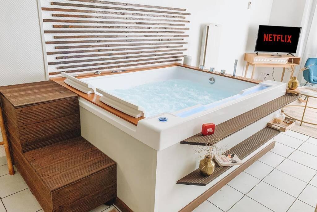 Nuit D'Exception - Loft Avec Jacuzzi Apartment Bordeaux Luaran gambar