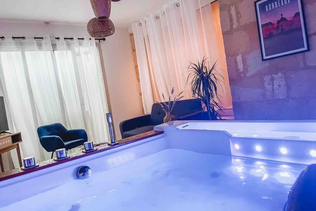 Nuit D'Exception - Loft Avec Jacuzzi Apartment Bordeaux Luaran gambar