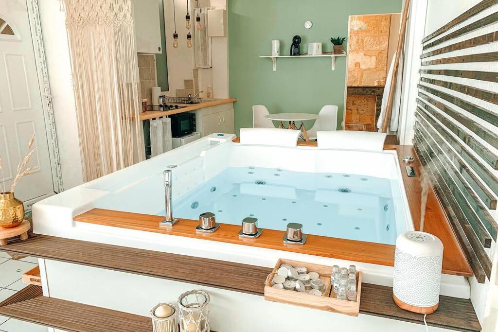 Nuit D'Exception - Loft Avec Jacuzzi Apartment Bordeaux Luaran gambar